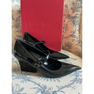 New Valentino Garavani Black Patent Mary Jane Heels US 8.5 EU 39